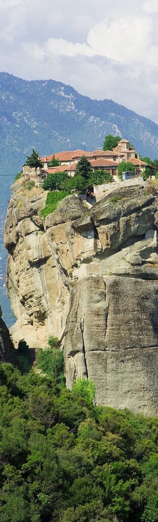 1024px-Meteora_Agios_Triadas_IMG_7632