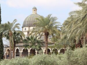2048px-Holy_Land_2016_P0333_Mount_of_Beatitudes_Church_of_the_Beatitudes_Tabgha