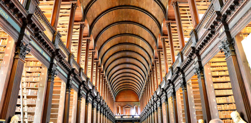 The_book_of_Kells_library_interior_1