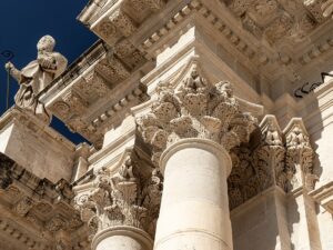 Cathedral of Siracusa 1280px-Carved_Acanthus_Leaves_in_Facade_of_Syracuse_Cathedral