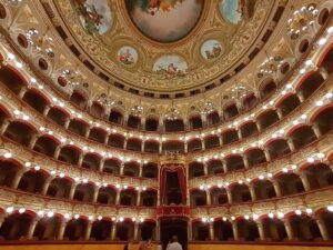 Teatro Massimo 1280px-Teatro_Massimo_Vincenzo_Bellini_(Catania)_11